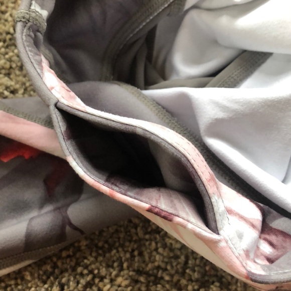 Fabletics Pattern Leggings with Mesh - Picture 5 of 6